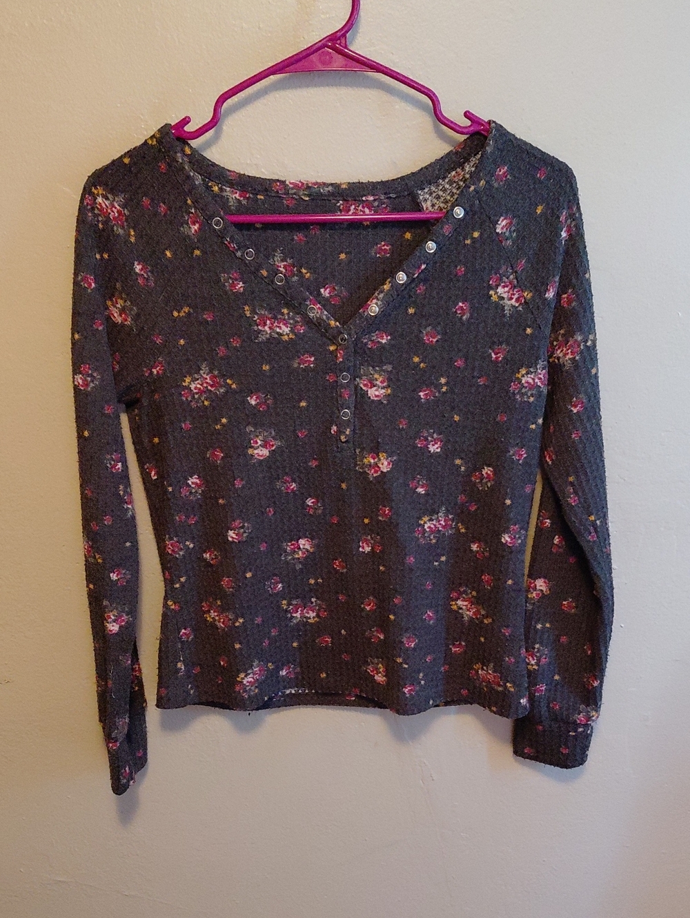 Womens Floral Henley Long Sleeve Top - Gray with Pink Flowers